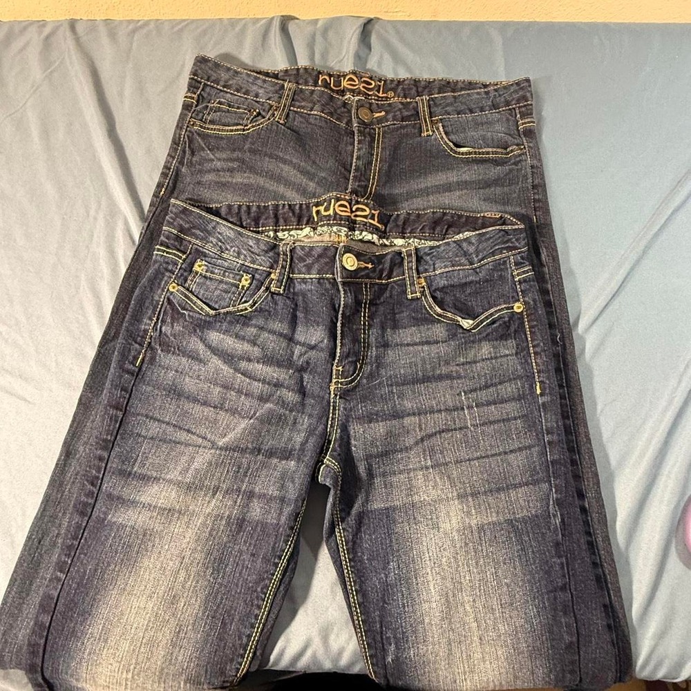 Two pairs Rue21 women's distressed denim jeans size 11/12 blue low rise skinny